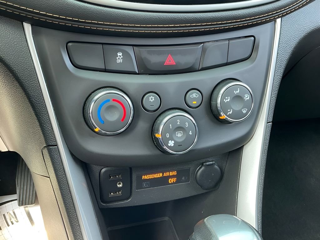Used 2019 Chevrolet Trax LT w/ LT Convenience Package image 36