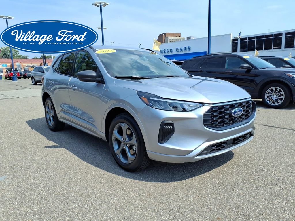 Certified 2023 Ford Escape ST-Line w/ Tech Pack #1 AWD/4WD image 4