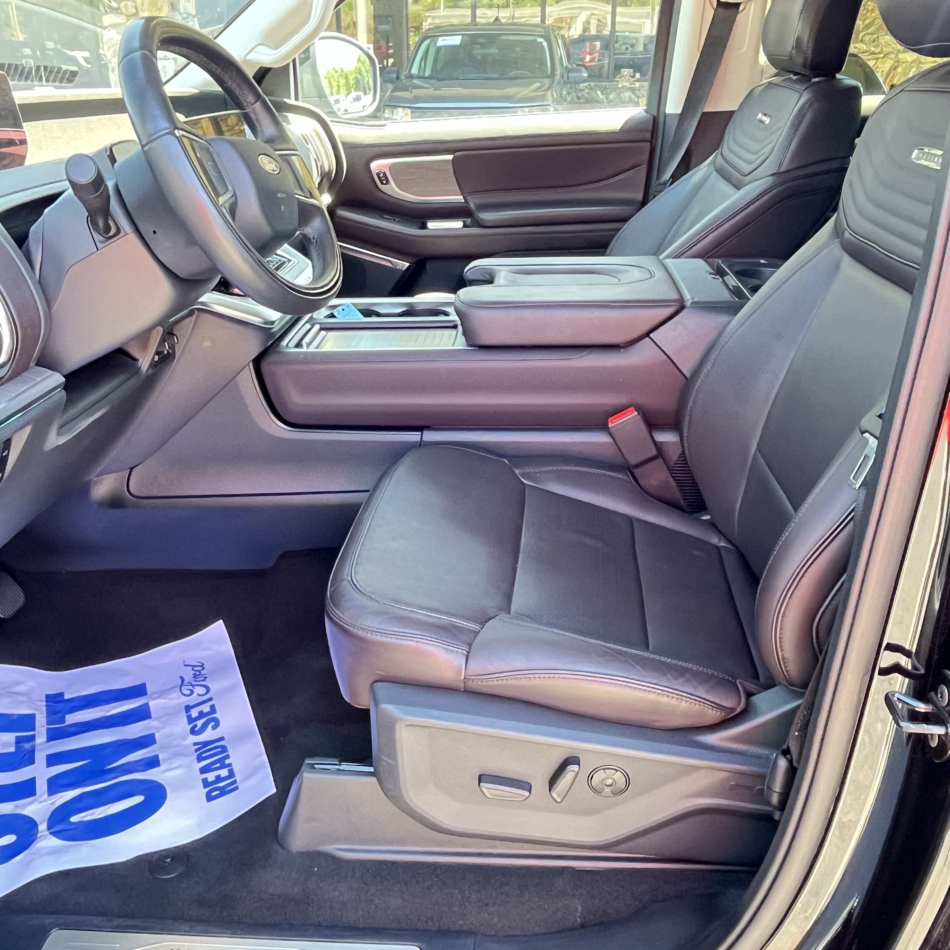 Certified 2025 Ford Expedition Max Platinum w/ Platinum Ultimate Package AWD/4WD image 9
