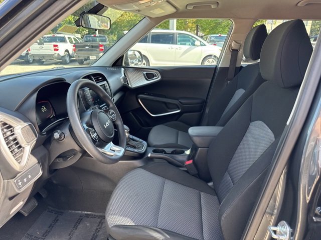 Used 2023 Kia Soul LX w/ LX Technology Package image 16