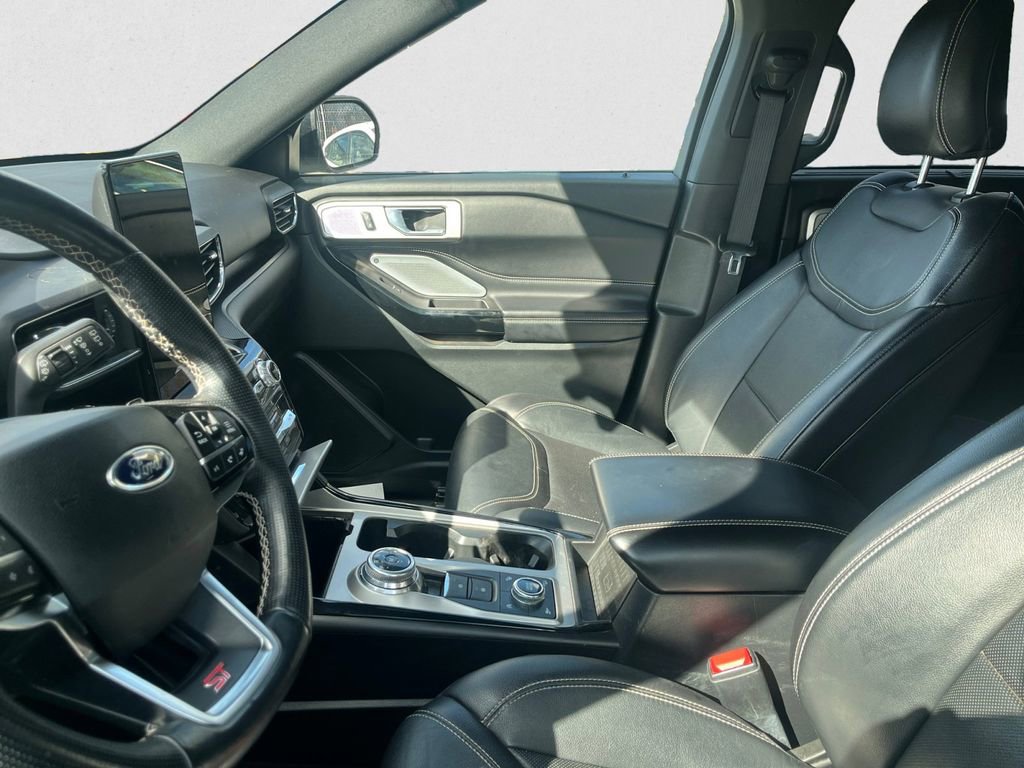 Certified 2021 Ford Explorer ST w/ ST Street Pack image 4