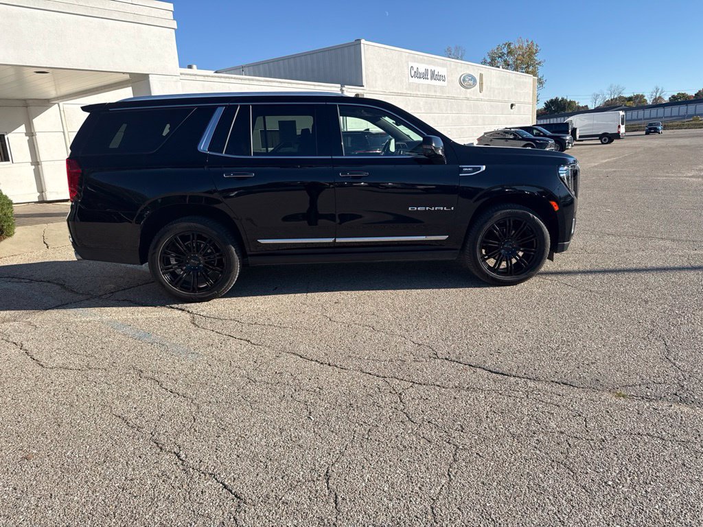Used 2022 GMC Yukon Denali w/ Advanced Technology Package AWD/4WD image 2