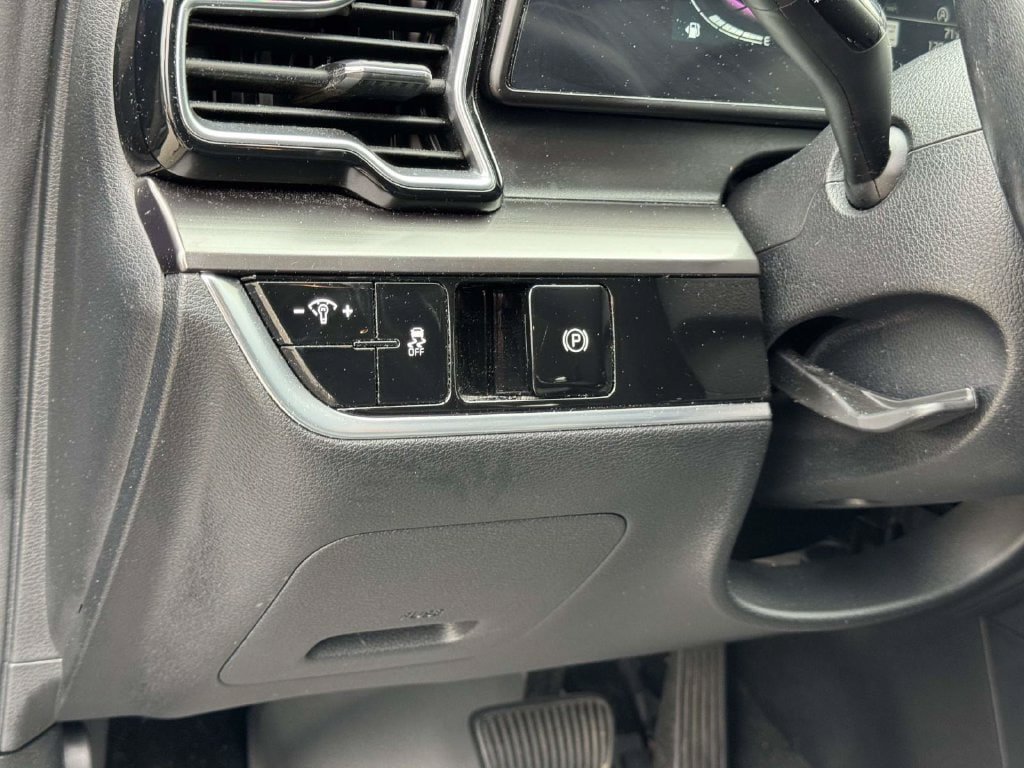 Used 2024 Kia Sportage EX FWD image 10