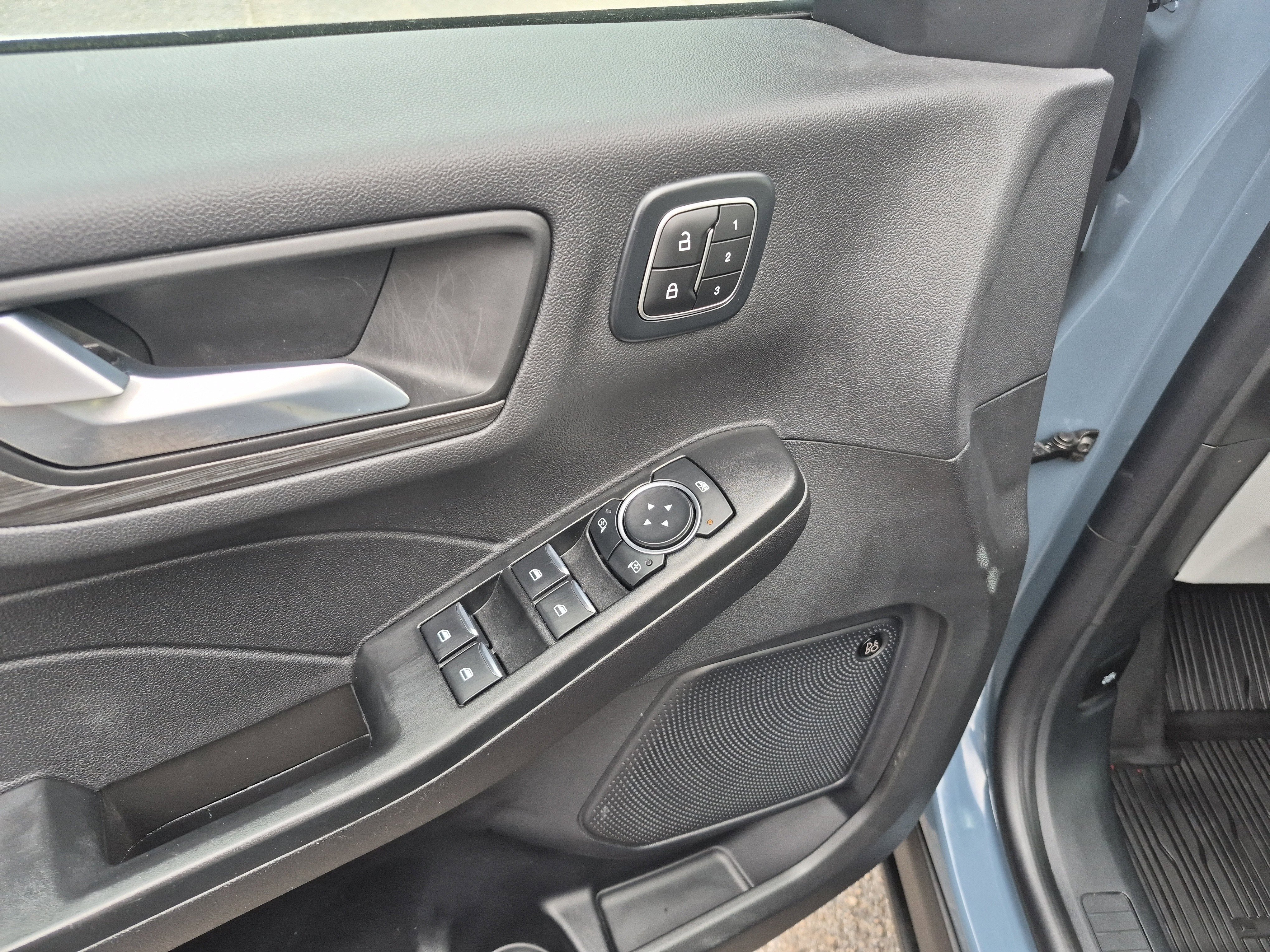 Certified 2025 Ford Escape PHEV w/ PHEV Premium Package image 10