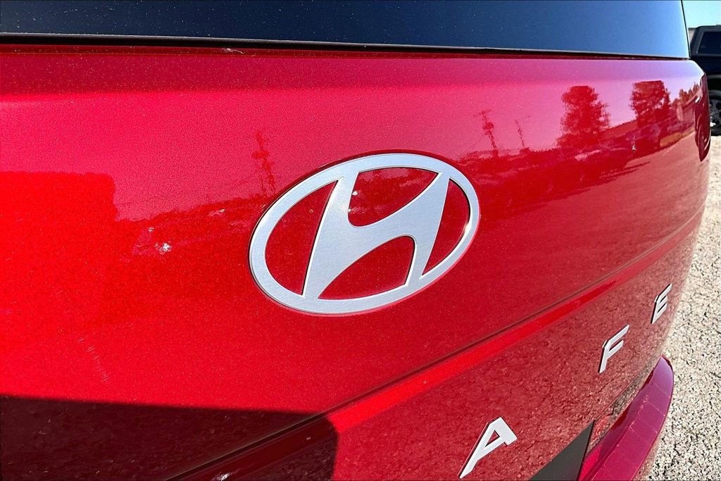 Used 2025 Hyundai Santa Fe SEL FWD image 10