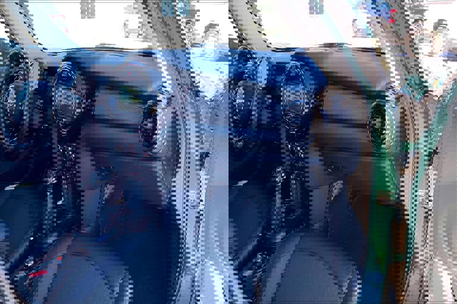 Used 2017 MINI Cooper 4-Door Hardtop image 23