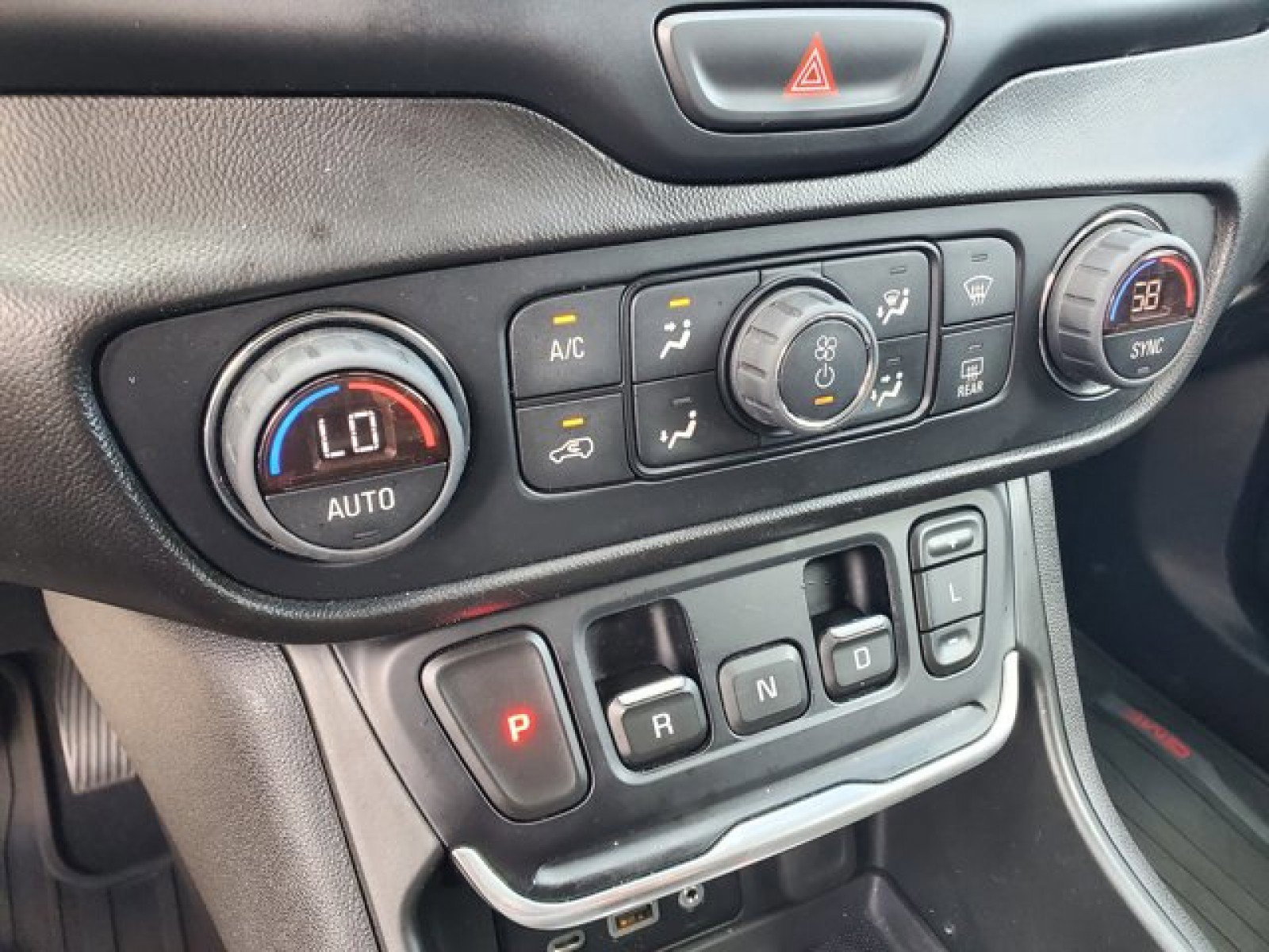 Used 2019 GMC Terrain SLE w/ Driver Convenience Package image 24