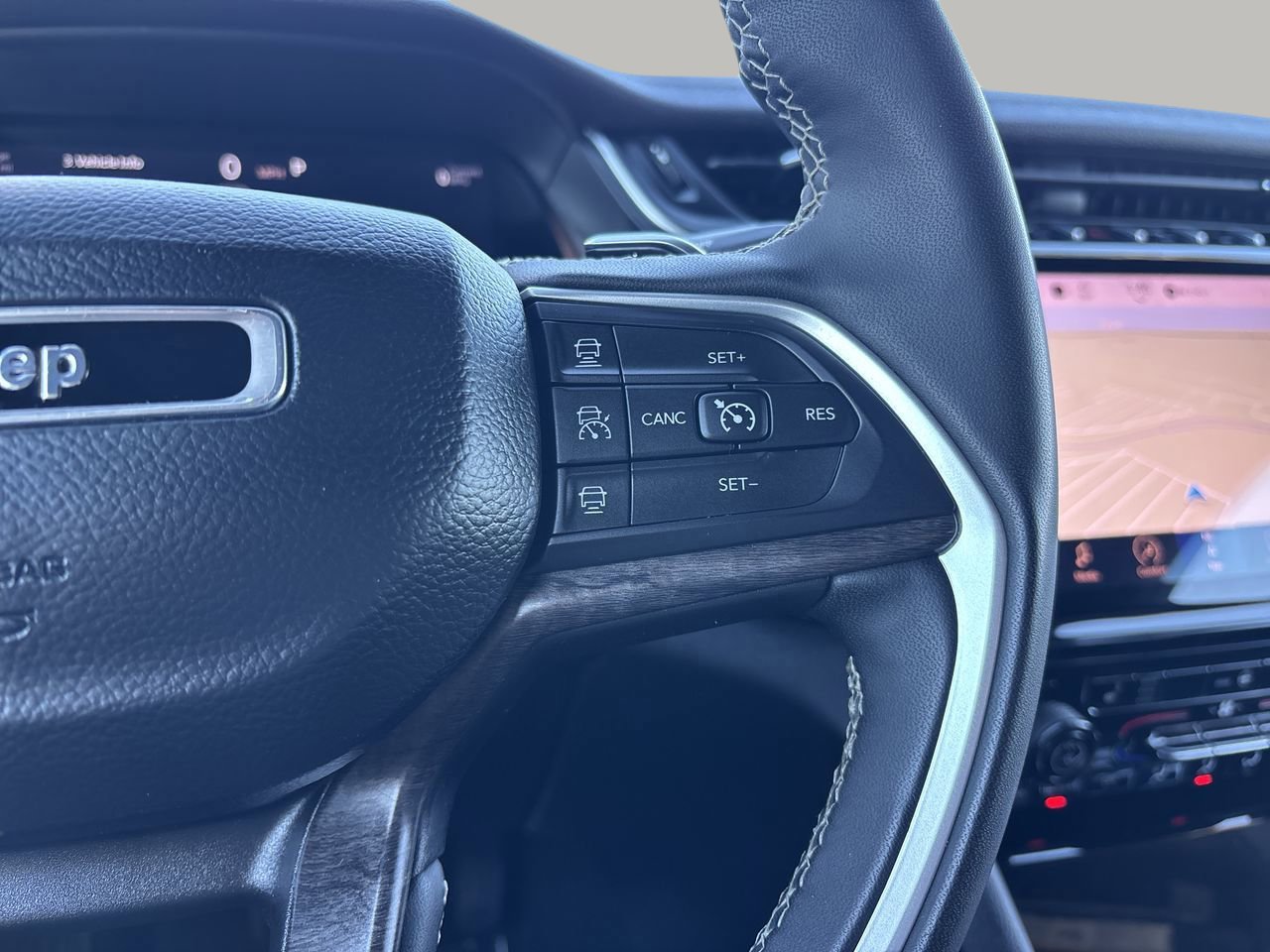 Used 2024 Jeep Grand Cherokee Limited image 34