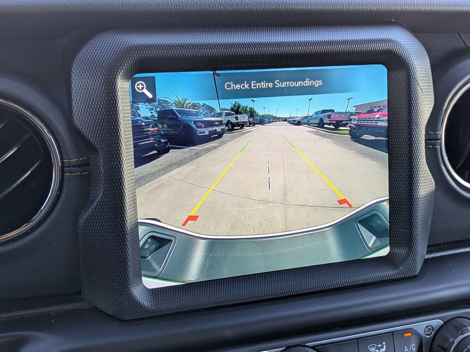 Used 2022 Jeep Gladiator Overland AWD/4WD image 13