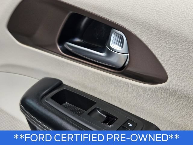 Used 2022 Chrysler Voyager LX FWD image 12