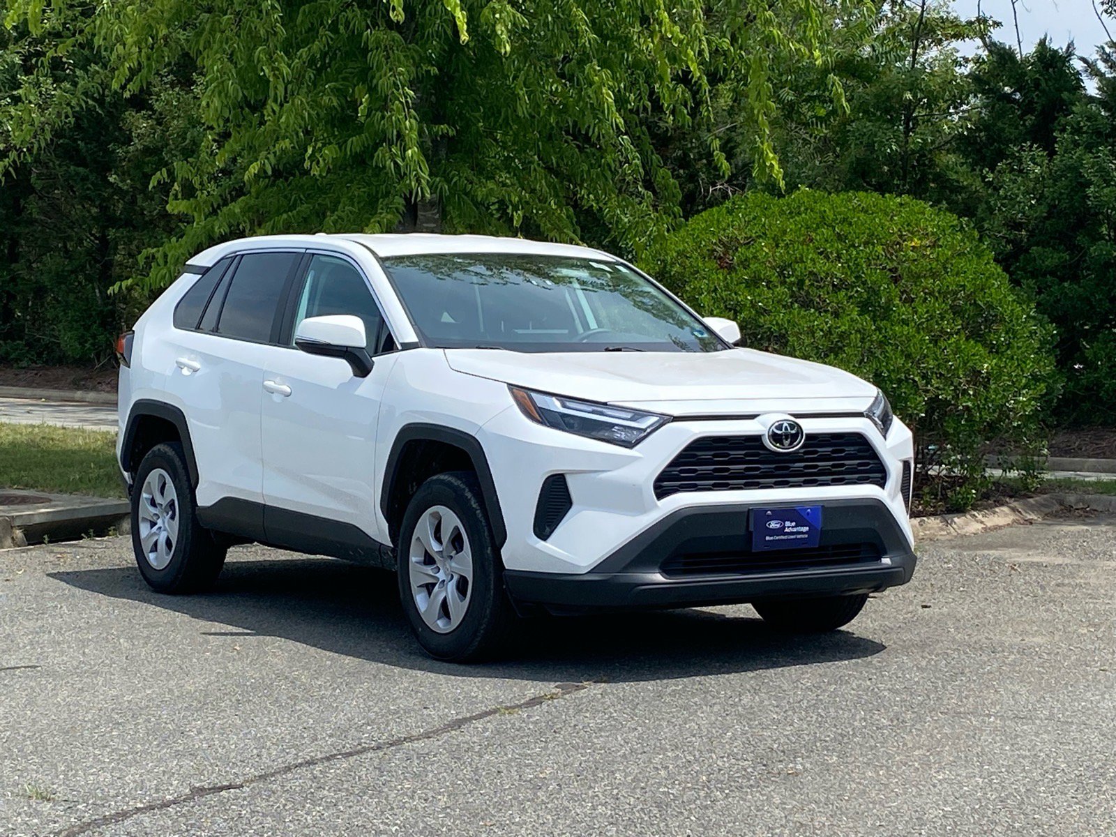 Used 2025 Toyota RAV4 LE AWD/4WD image 2