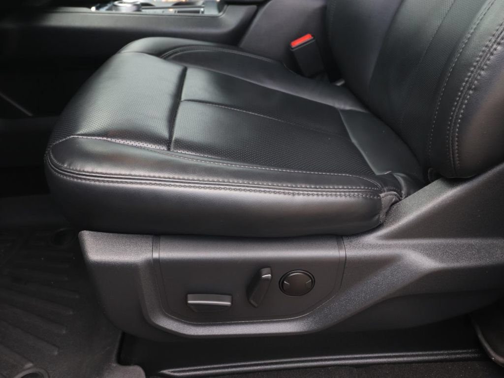 Certified 2024 Ford Expedition XLT RWD image 19