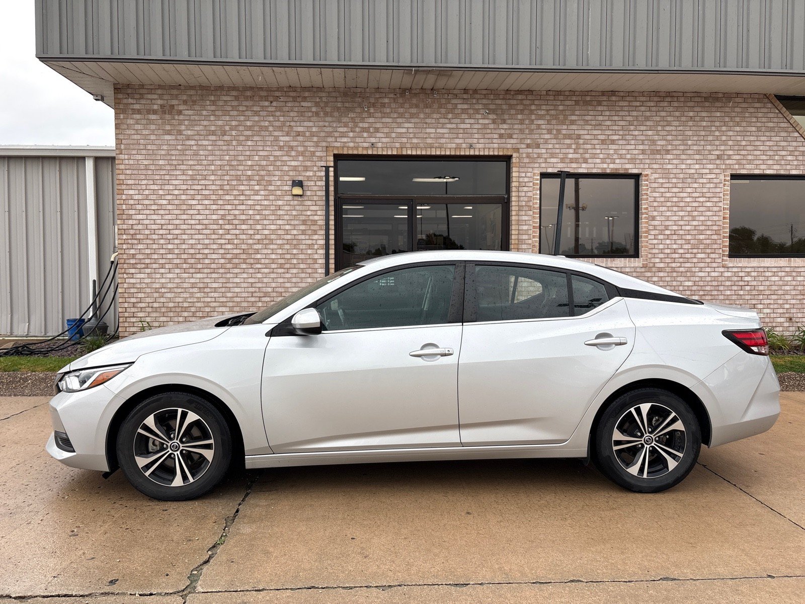 Used 2022 Nissan Sentra SV FWD image 2