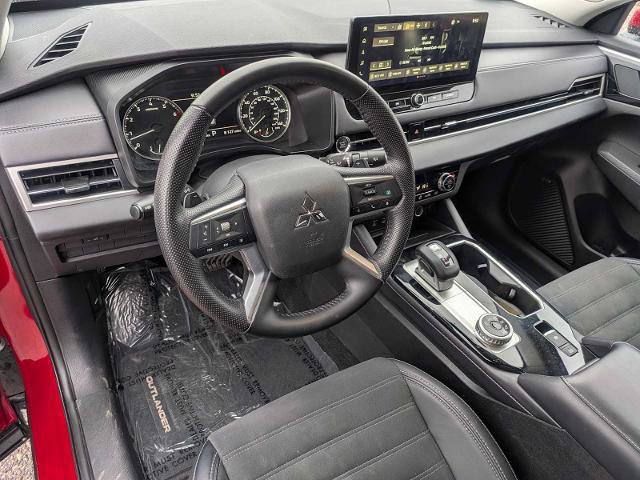 Used 2025 Mitsubishi Outlander SE AWD/4WD image 2