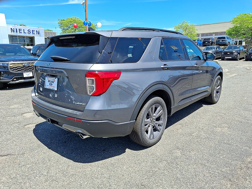 Certified 2023 Ford Explorer XLT w/ Equipment Group 202A AWD/4WD image 8