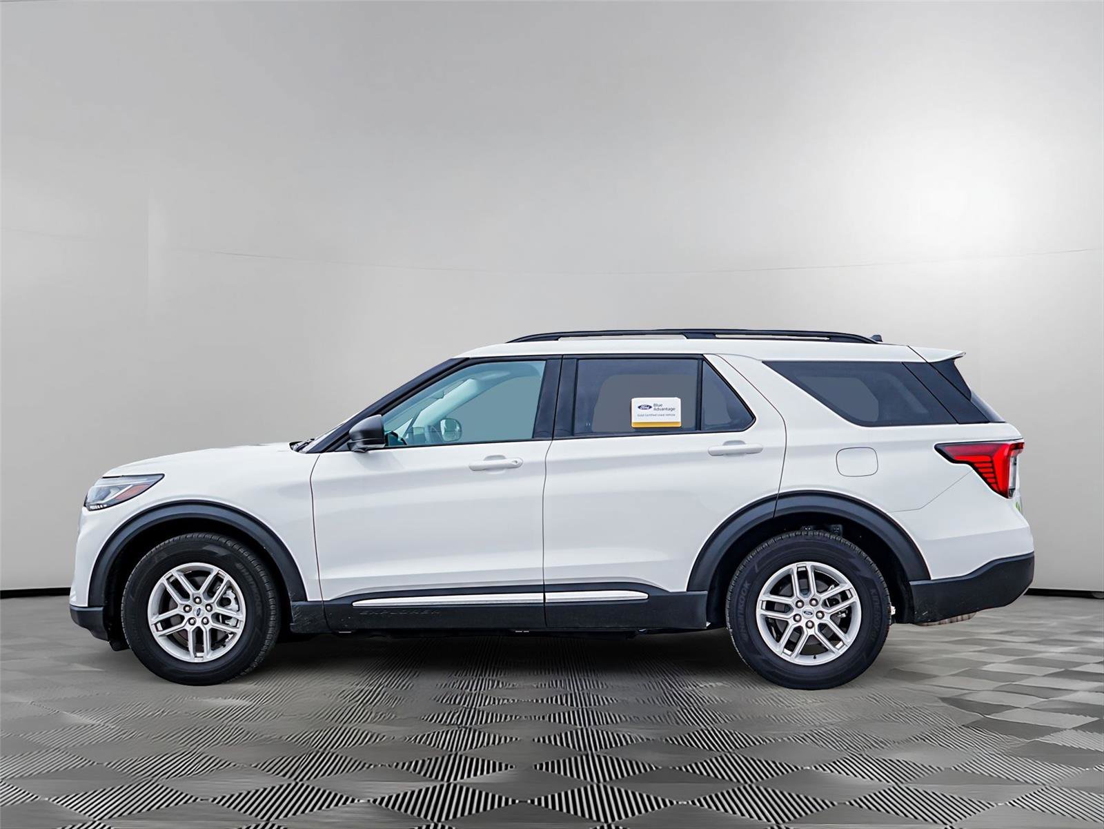 Certified 2025 Ford Explorer Active w/ Active Comfort Package RWD image 8