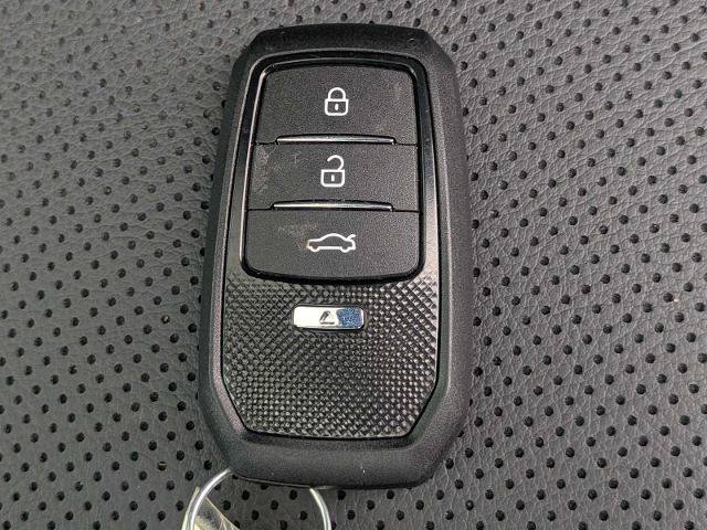 Used 2025 Toyota Tacoma Limited AWD/4WD image 32