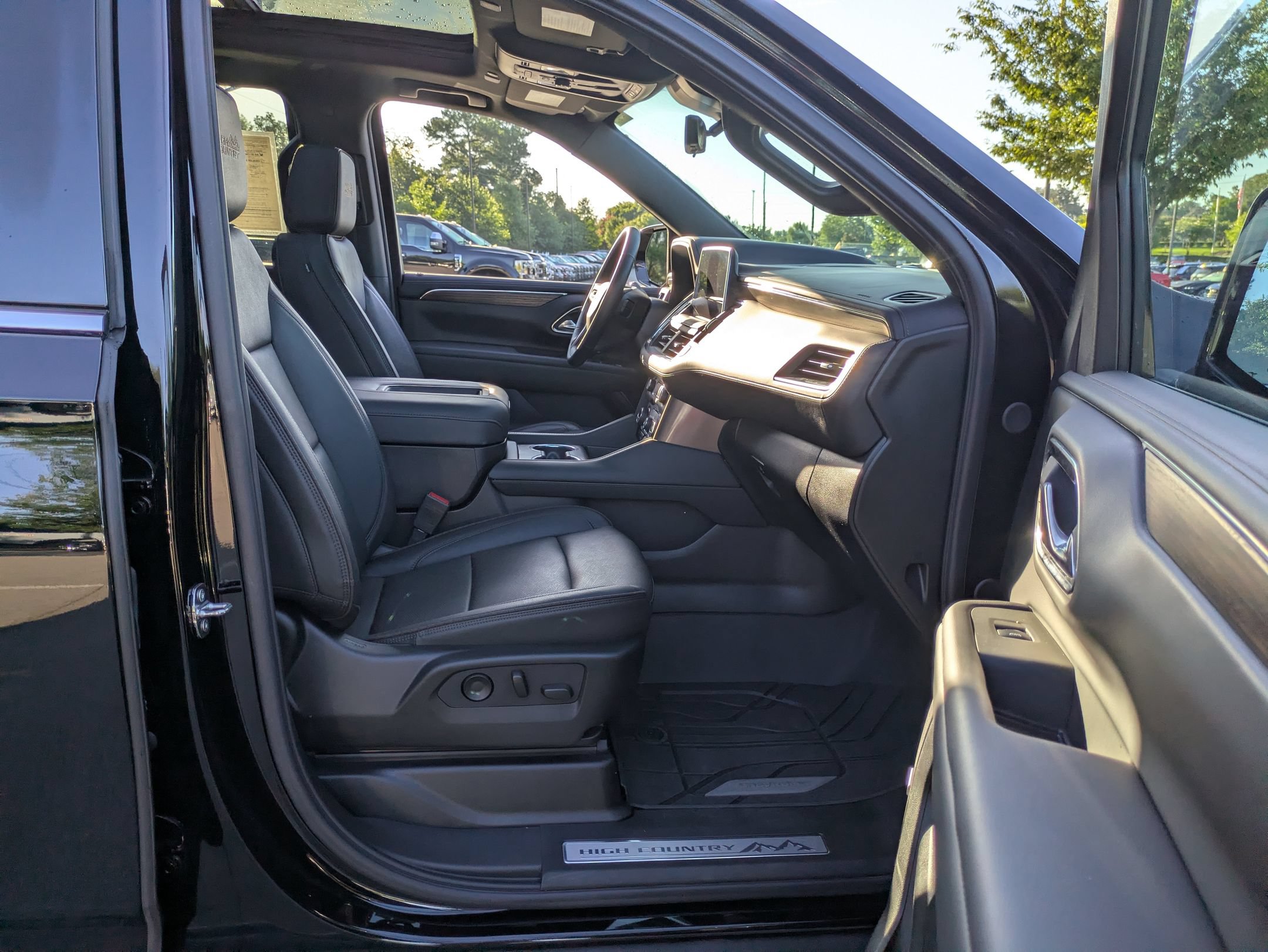 Used 2024 Chevrolet Tahoe High Country AWD/4WD image 37