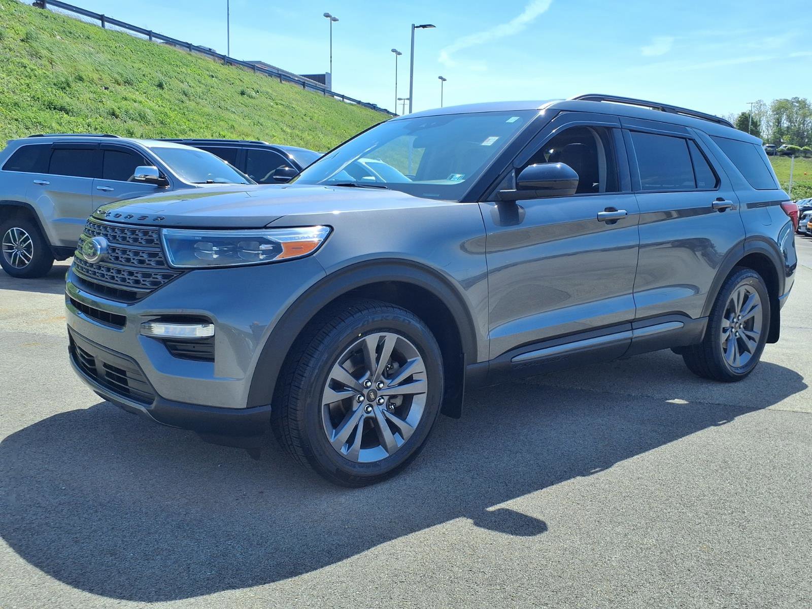 Certified 2023 Ford Explorer XLT w/ Equipment Group 202A AWD/4WD image 3