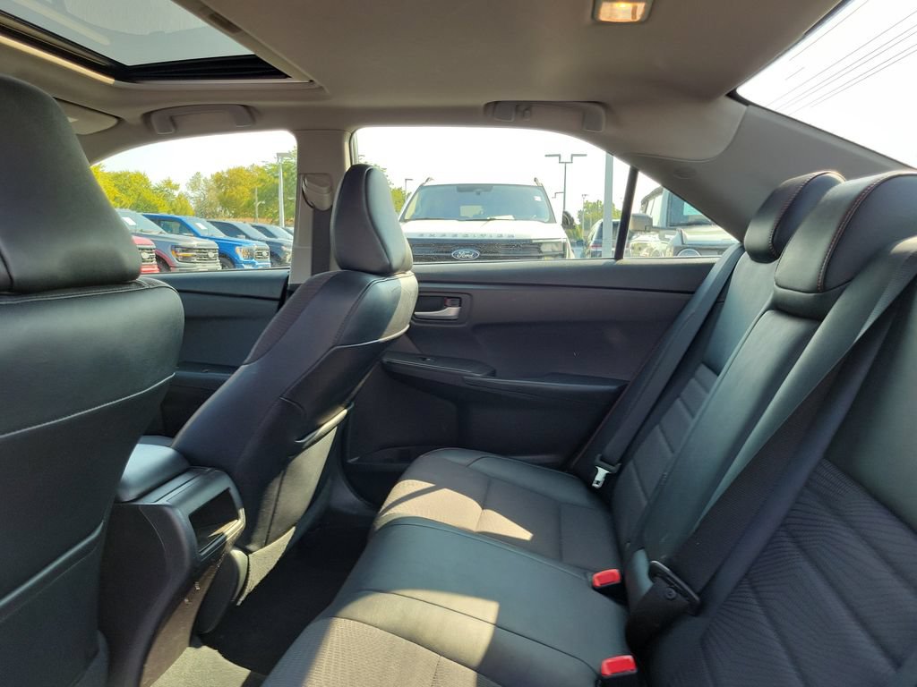 Used 2017 Toyota Camry SE w/ Moonroof Package FWD image 14