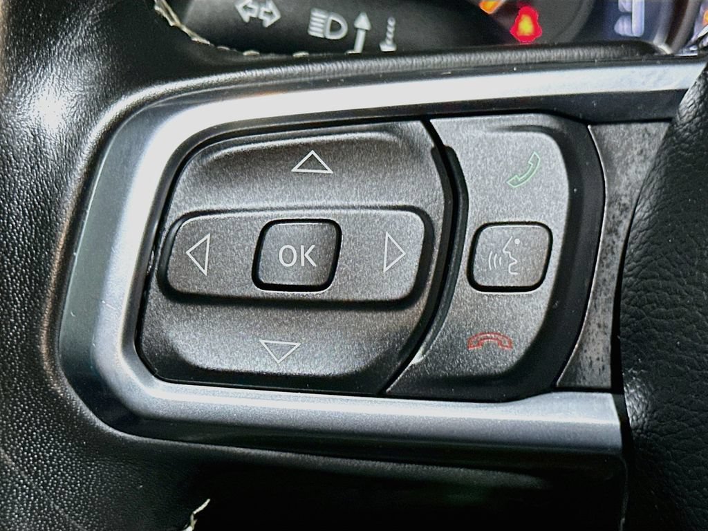 Used 2019 Jeep Wrangler Unlimited Sahara w/ LED Lighting Group AWD/4WD image 33