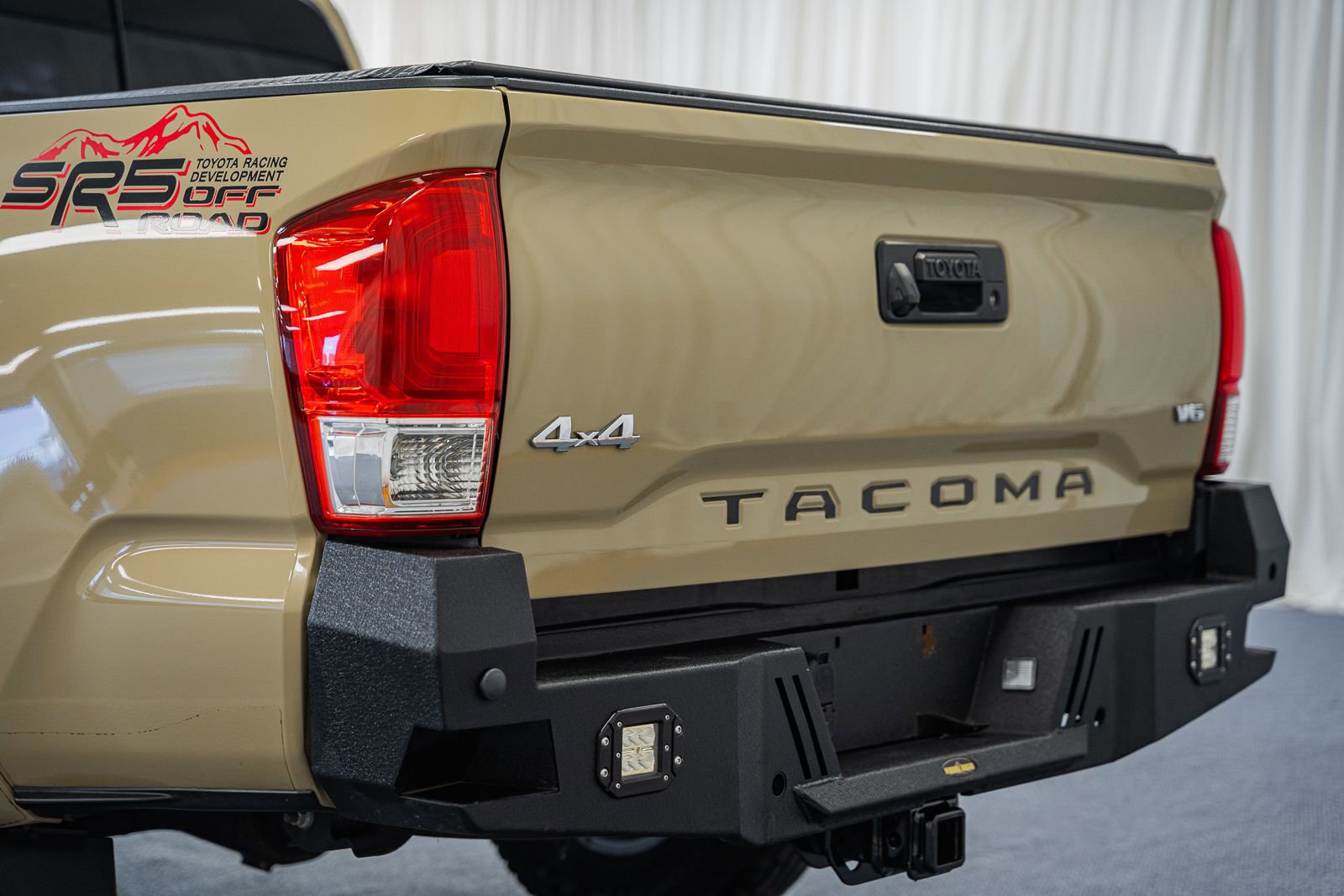 Used 2018 Toyota Tacoma SR5 AWD/4WD image 6