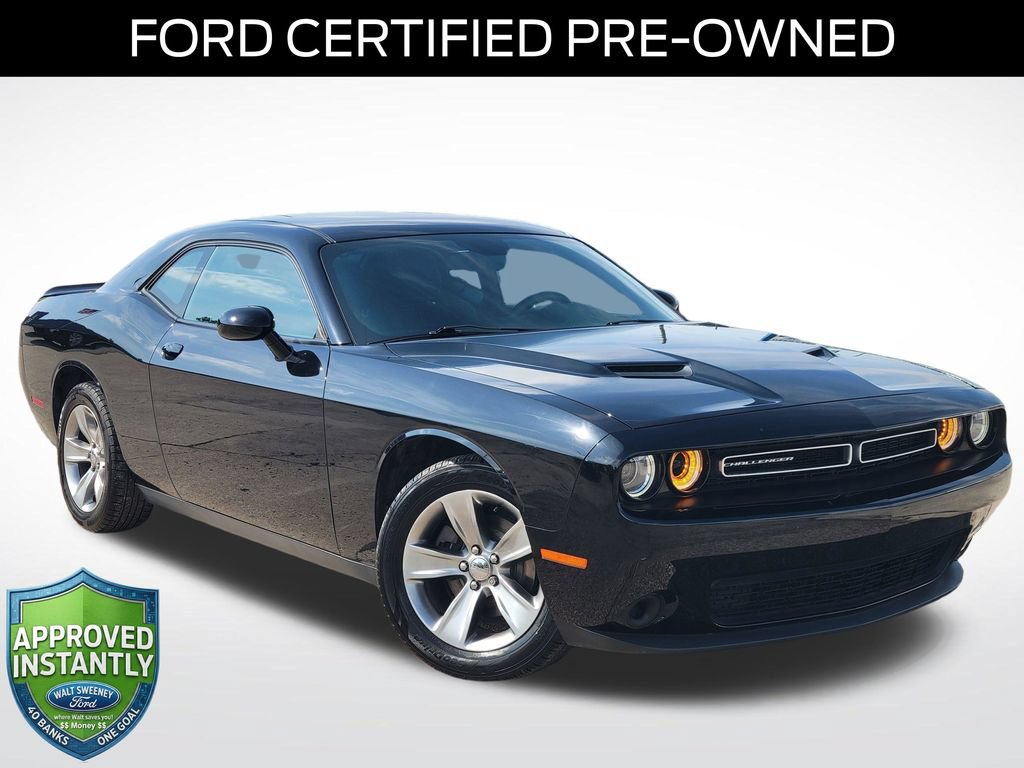 Used 2019 Dodge Challenger SXT RWD image 1