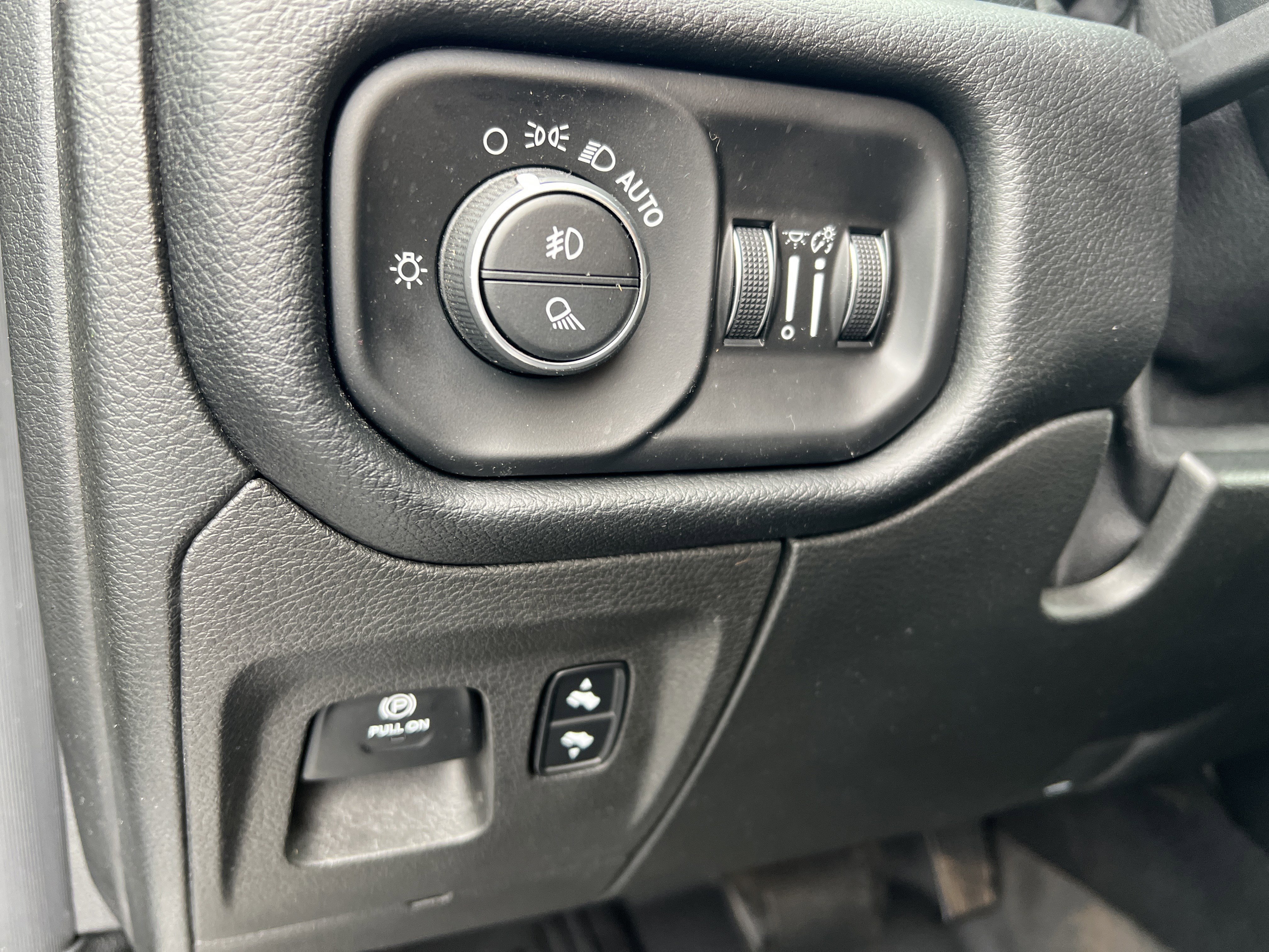 Used 2019 RAM 1500 Laramie image 36