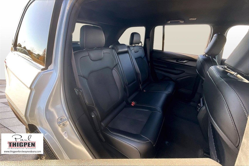 Used 2025 Jeep Grand Cherokee Altitude image 26