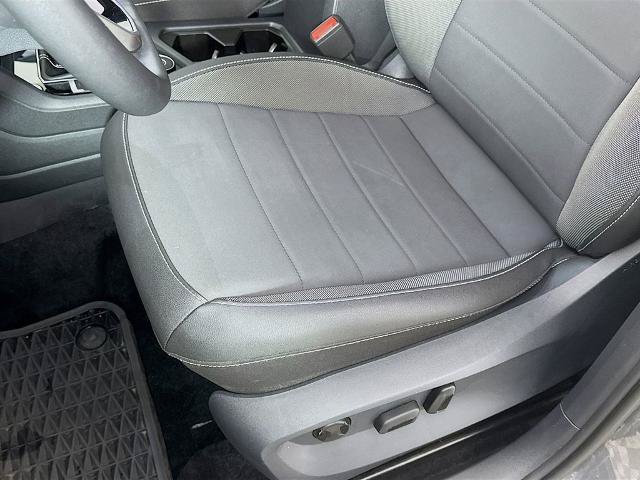 Used 2024 Volkswagen Taos SE w/ Panoramic Sunroof Package AWD/4WD image 20