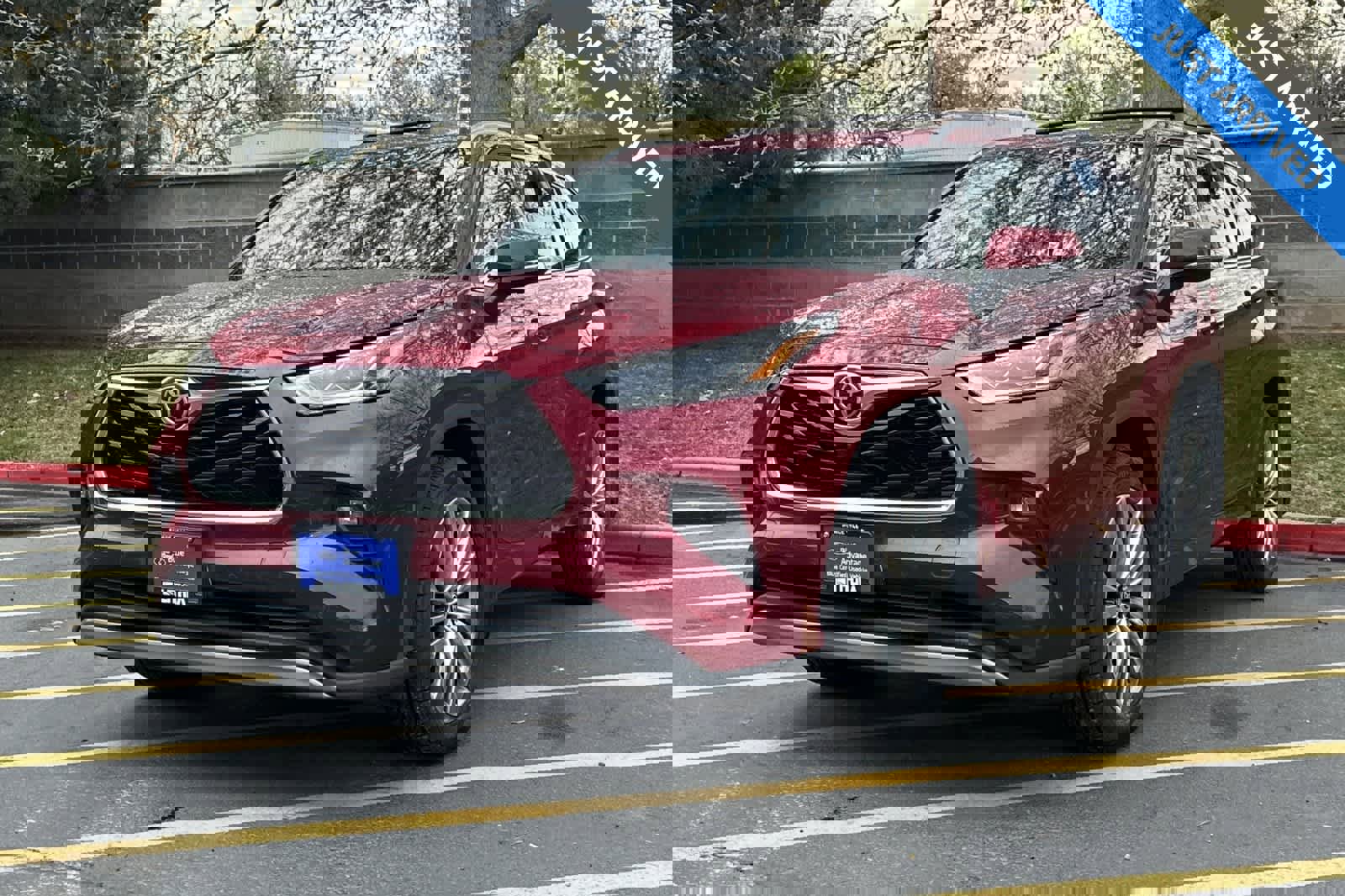 Used 2023 Toyota Highlander Platinum image 1