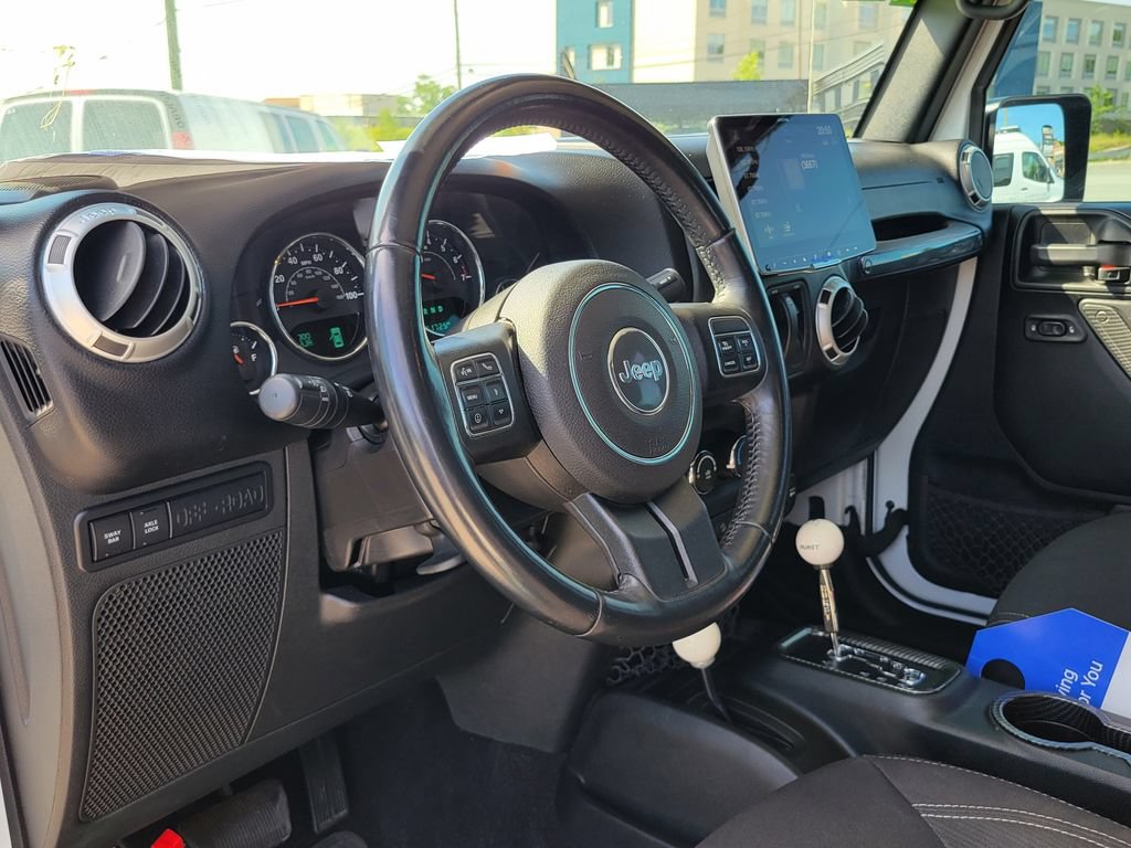 Used 2018 Jeep Wrangler Rubicon w/ Power Convenience Group AWD/4WD image 39