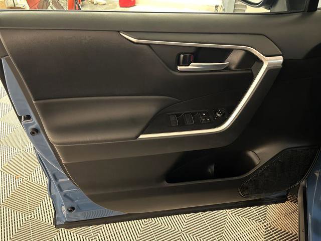 Used 2023 Toyota RAV4 AWD Hybrid image 15