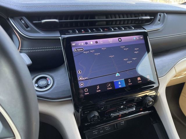 Used 2023 Jeep Grand Cherokee Limited w/ Black Appearance Package image 13