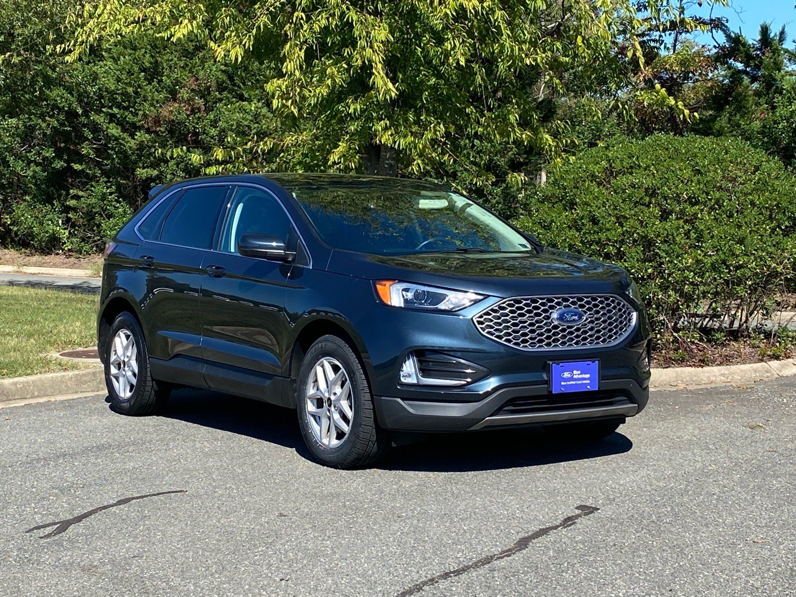 Certified 2024 Ford Edge SEL w/ Convenience Package AWD/4WD image 2