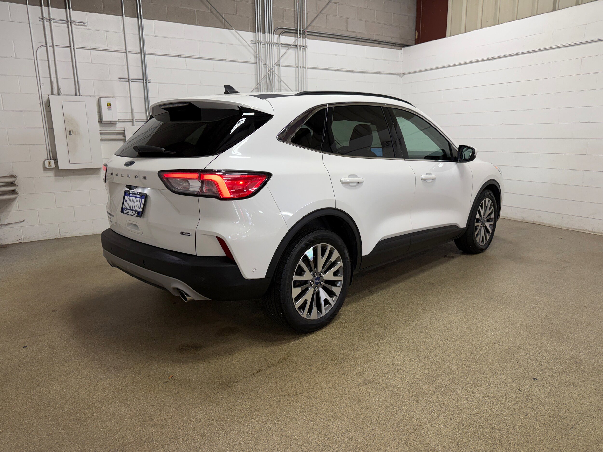 Certified 2021 Ford Escape Titanium FWD image 8