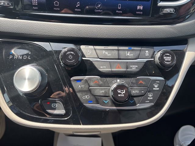 Used 2023 Chrysler Pacifica Touring-L FWD image 16