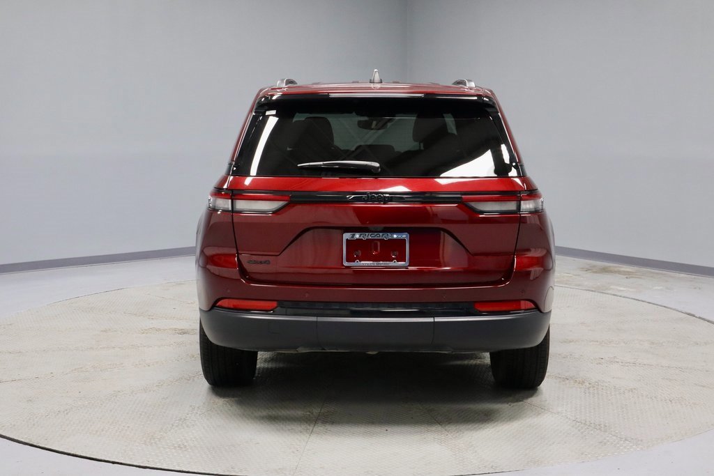 Used 2024 Jeep Grand Cherokee Altitude image 4