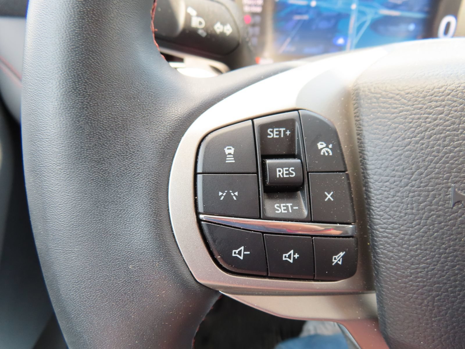 Certified 2025 Ford Explorer Active AWD/4WD image 22