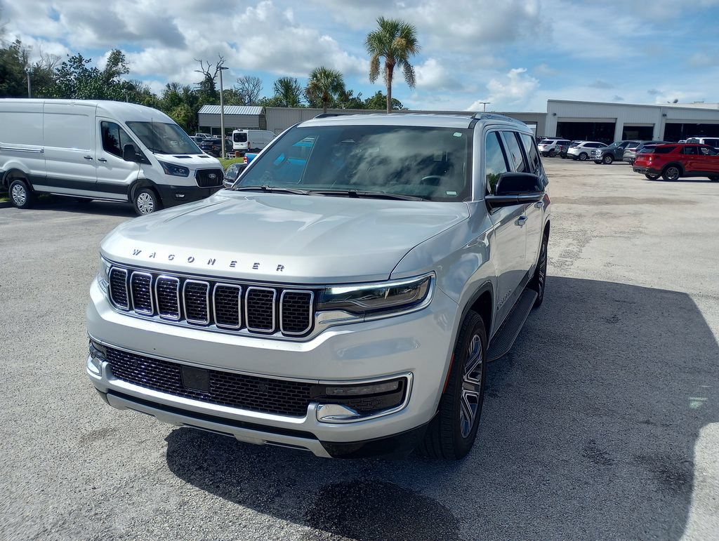 Used 2024 Jeep Wagoneer L Series II w/ Flexible Seating Group AWD/4WD image 2