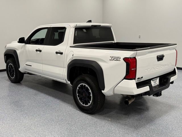 Used 2024 Toyota Tacoma TRD Off-Road AWD/4WD image 9