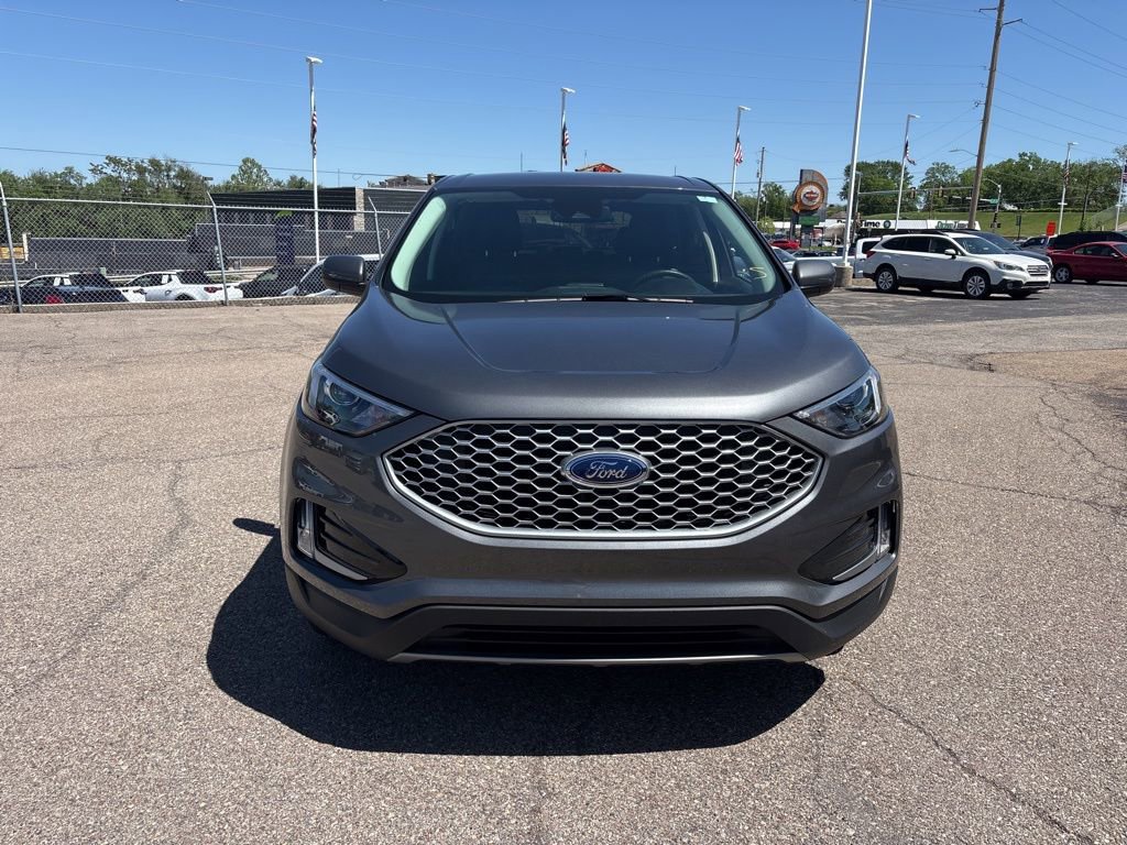 Certified 2023 Ford Edge SEL w/ Convenience Package AWD/4WD image 2