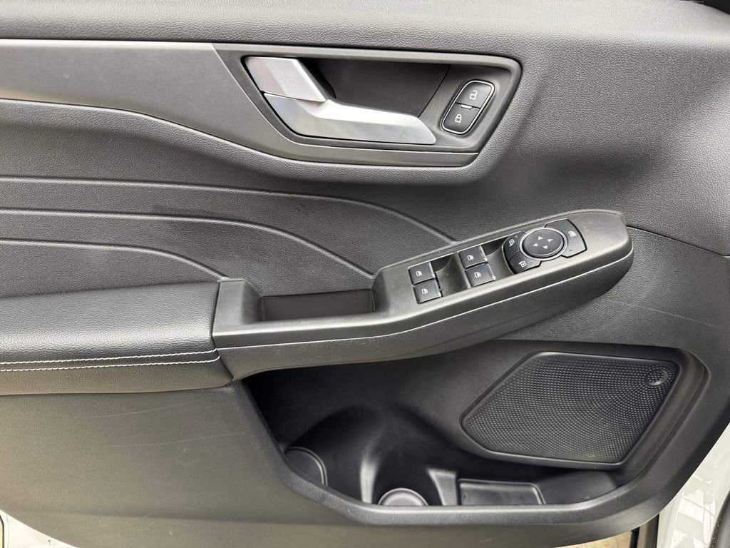 Certified 2025 Ford Escape SE FWD image 12