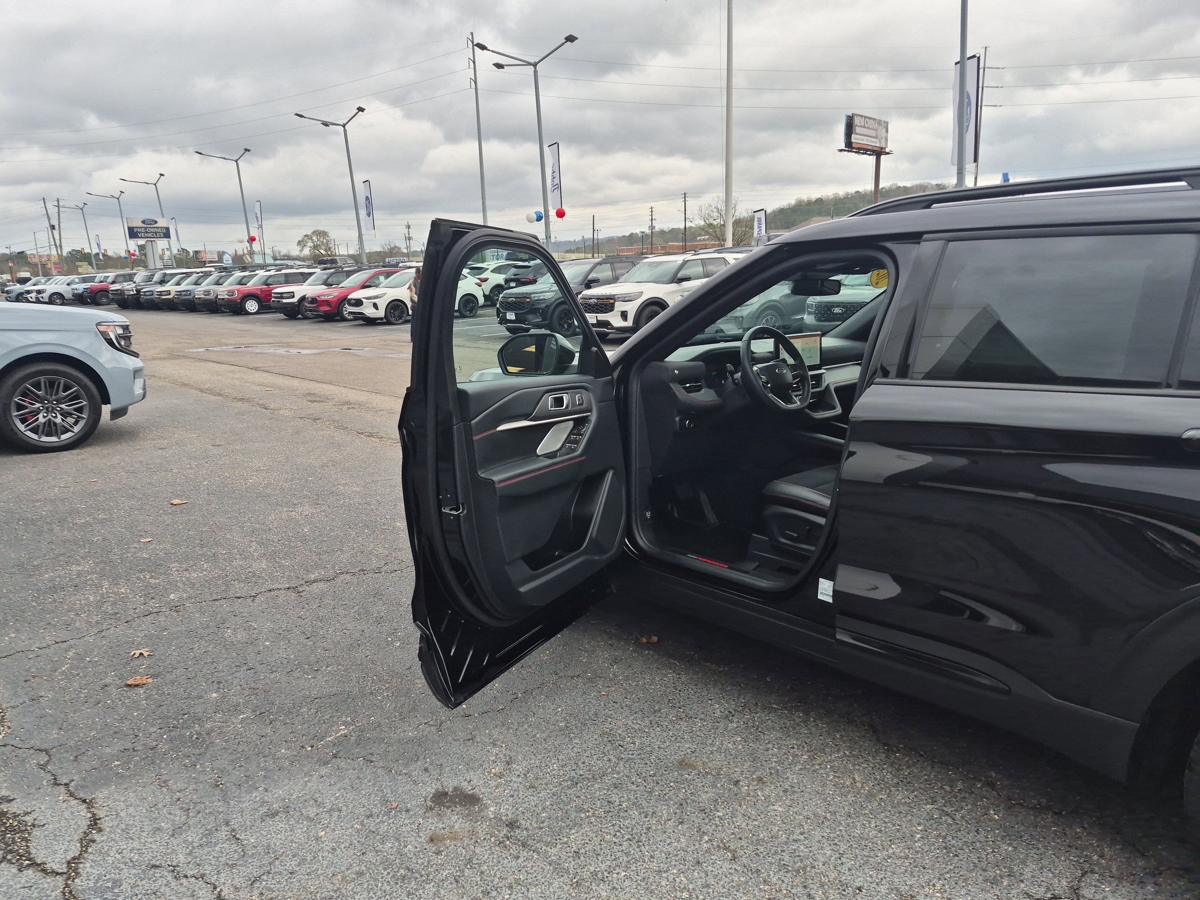 Certified 2025 Ford Explorer ST image 10