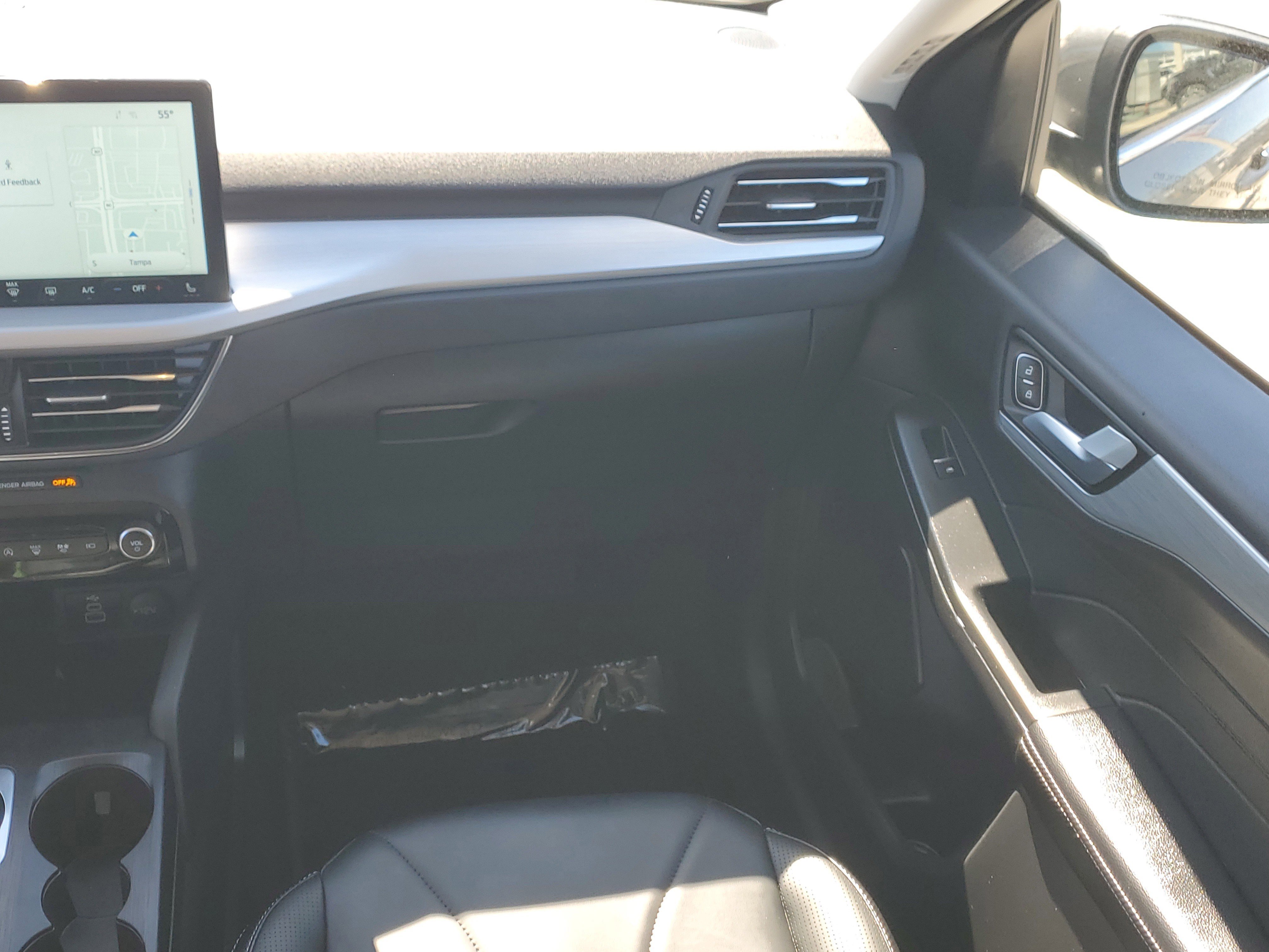 Certified 2025 Ford Escape Platinum w/ Premium Technology Package image 17