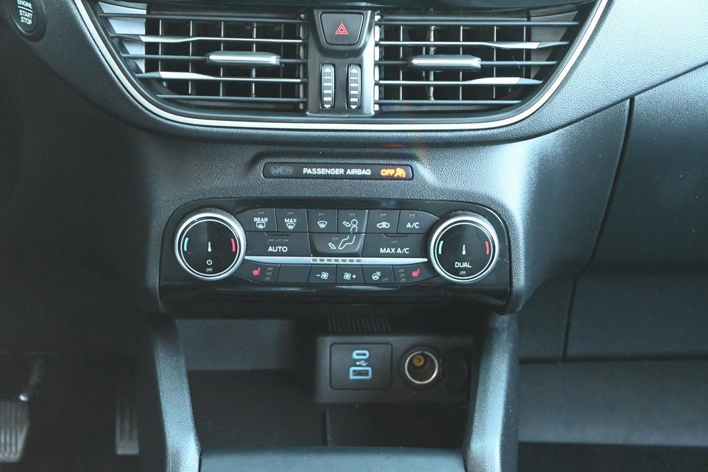 Certified 2022 Ford Escape SE w/ SE Sport Appearance Package image 28