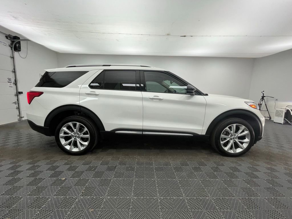 Certified 2022 Ford Explorer Platinum w/ Equipment Group 601A image 2