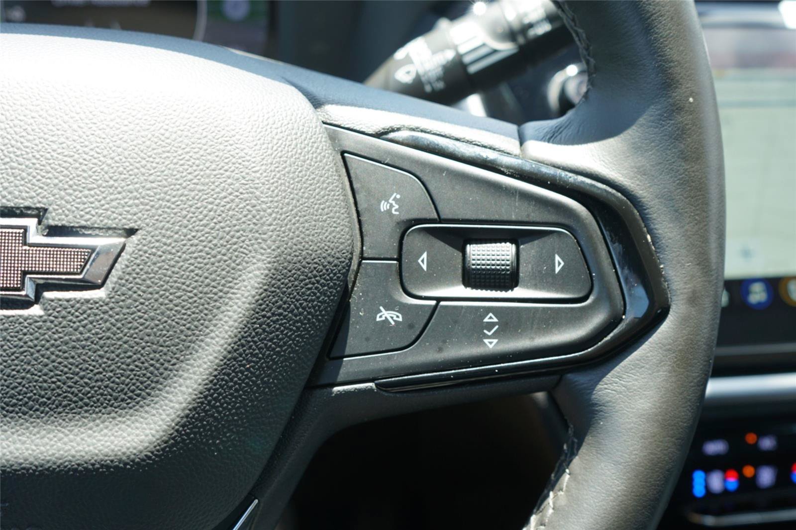 Used 2023 Chevrolet Bolt EUV Premier w/ Sun & Sound Package FWD image 17