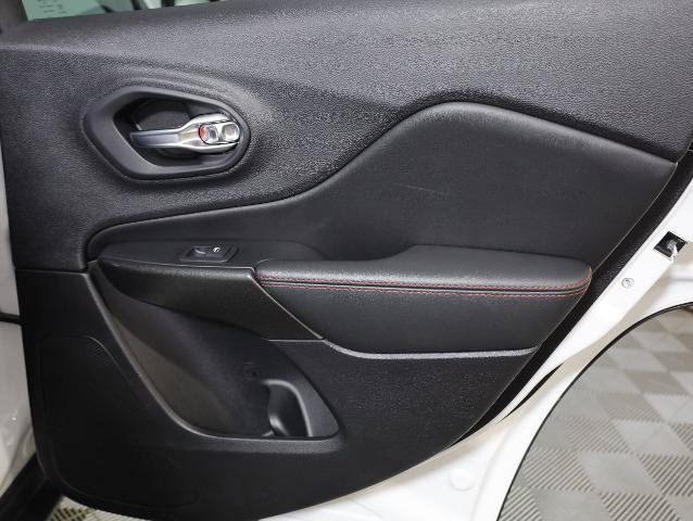 Used 2021 Jeep Cherokee Trailhawk AWD/4WD image 32