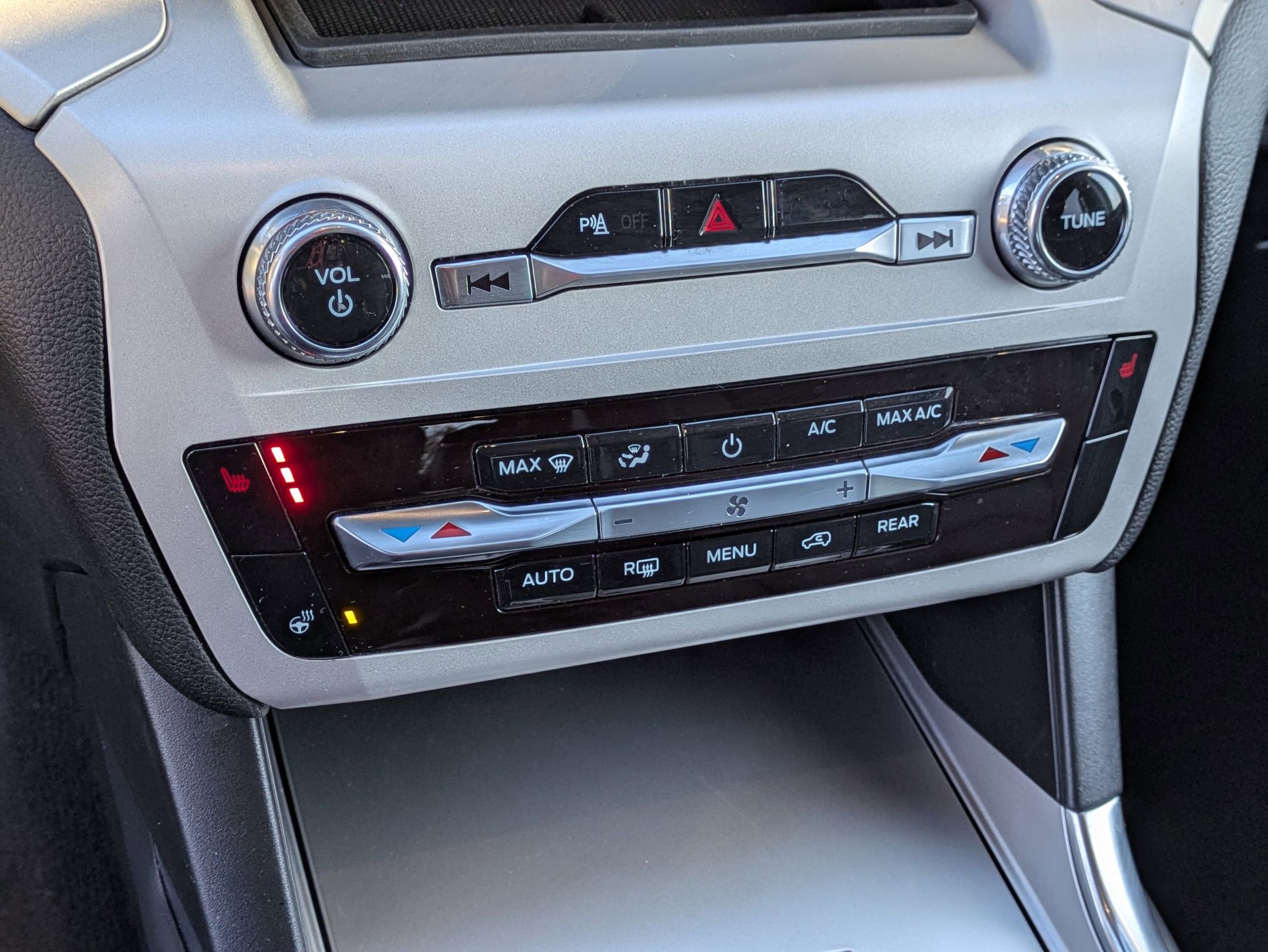 Certified 2023 Ford Explorer XLT w/ Equipment Group 202A image 25